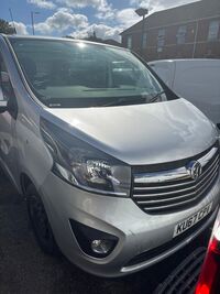 VAUXHALL VIVARO